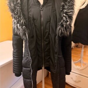Noize Gigi-El Mid Length Parka Black Puffer Jacket w Faux Fur Trim Retail $250